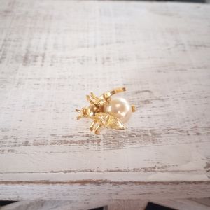 Elegant Bumble Bee Gold Toned Lapel Pin Trembler Wings Brooch Costume Jewelry